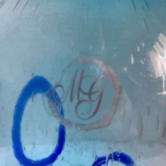 MARGIES GARDEN WESTLAKE VILLAGE CALIFORNIA HAND BLOWN ARTISAN GLASS BLUE VASE - Picture 2 of 4